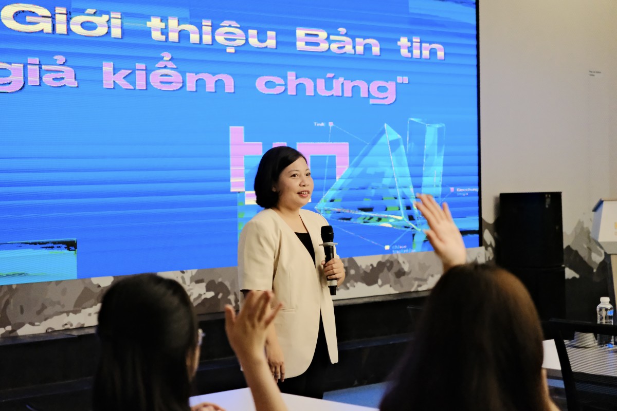 Sinh viên Hà Nội được tập huấn kỹ năng kiểm chứng tin giả trong kỷ nguyên AI