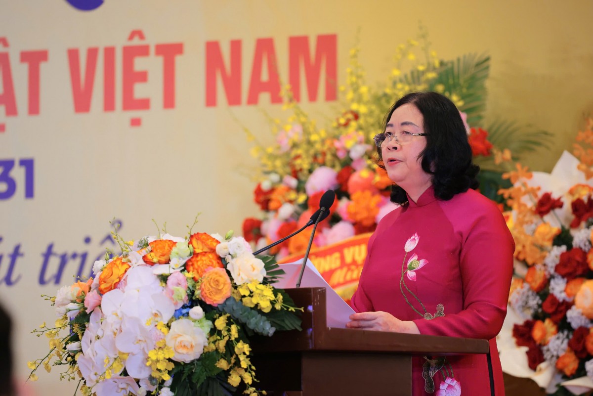 ồng chí Bùi Thị Minh Hoài, Ủy viên Bộ Chính trị, Bí thư Trung ương Đảng, Bí thư Đảng ủy Mặt trận Tổ quốc, các đoàn thể Trung ương, Chủ tịch Ủy ban Trung ương Mặt trận Tổ quốc Việt Nam