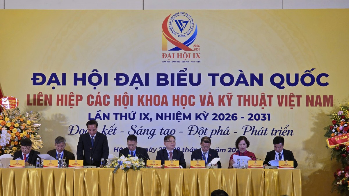 Đoàn Chủ tịch Đại hội.