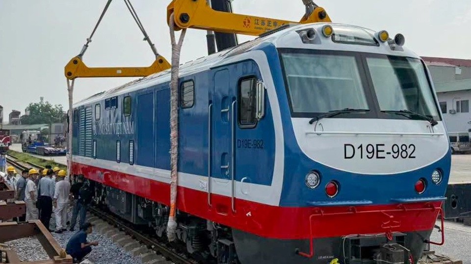 D19E thế hệ mới nâng sức kéo cho đường sắt Việt Nam