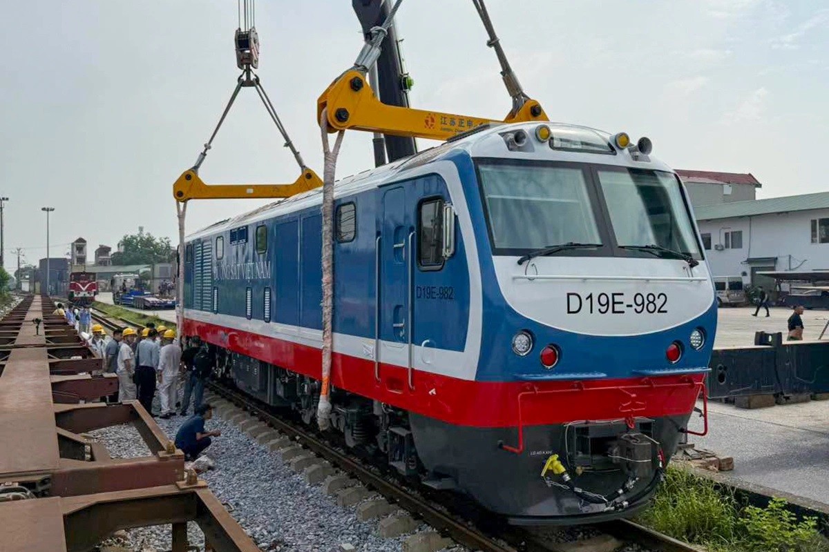 D19E thế hệ mới nâng sức kéo cho đường sắt Việt Nam D19E thế hệ mới nâng sức kéo cho đường sắt Việt Nam