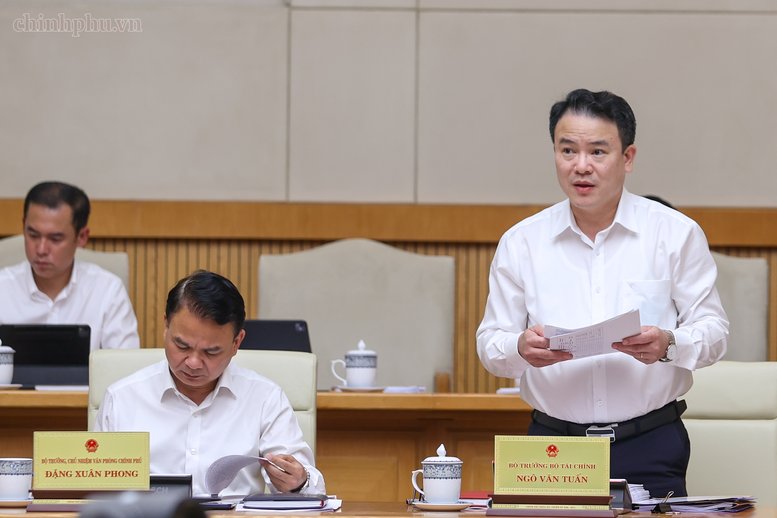 Thứ trưởng Bộ Tài chính Trần Quốc Phương báo cáo tại phiên họp - Ảnh: chinhphu.vn/Nhật Bắc. Thứ trưởng Bộ Tài chính Trần Quốc Phương báo cáo tại phiên họp - Ảnh: chinhphu.vn/Nhật Bắc.