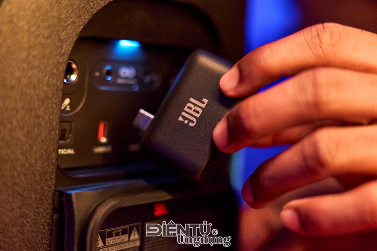 JBL EasySing Mic Mini và Mini Duo: sân khấu trong lòng bàn tay JBL EasySing Mic Mini và Mini Duo: sân khấu trong lòng bàn tay