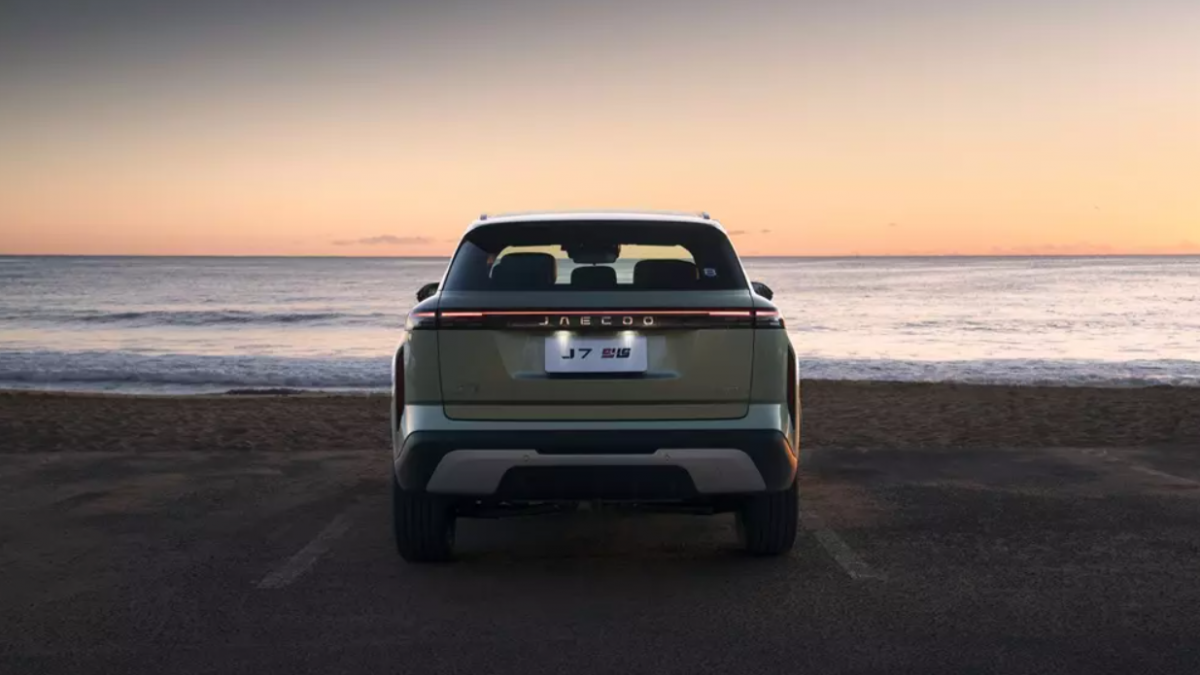Tại Úc, Jaecoo J7 PHEV AWD có giá 47.990 AUD. Ảnh: Jaecoo.