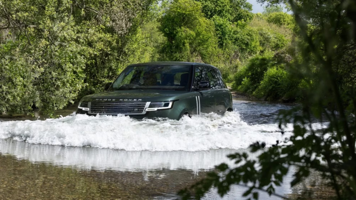 Range Rover Electric duy trì khả năng vượt địa hình. Ảnh: Range Rover.