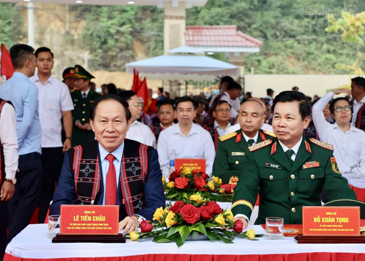 Khánh thành trường nội trú liên cấp Tây Giang, mở lối đến trường cho trẻ vùng cao Khánh thành trường nội trú liên cấp Tây Giang, mở lối đến trường cho trẻ vùng cao