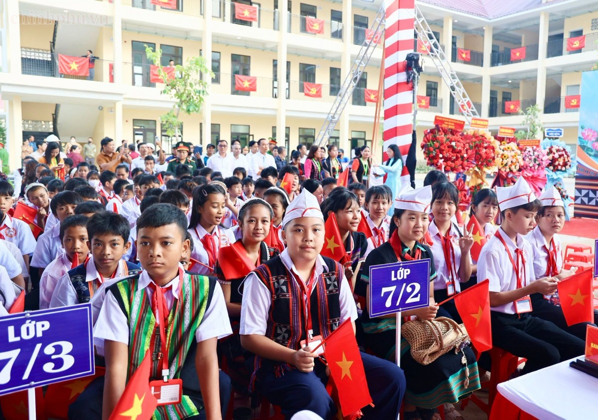 Khánh thành trường nội trú liên cấp Tây Giang, mở lối đến trường cho trẻ vùng cao Khánh thành trường nội trú liên cấp Tây Giang, mở lối đến trường cho trẻ vùng cao