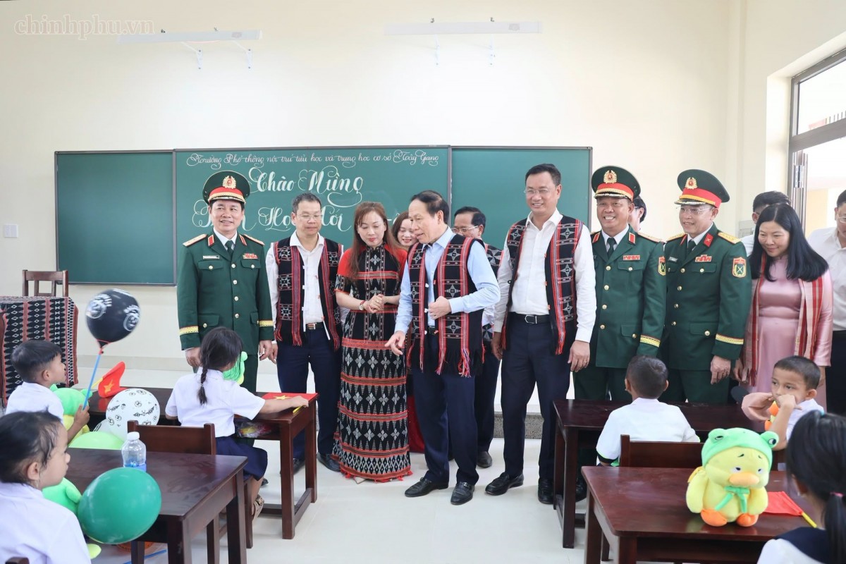 Khánh thành trường nội trú liên cấp Tây Giang, mở lối đến trường cho trẻ vùng cao Khánh thành trường nội trú liên cấp Tây Giang, mở lối đến trường cho trẻ vùng cao