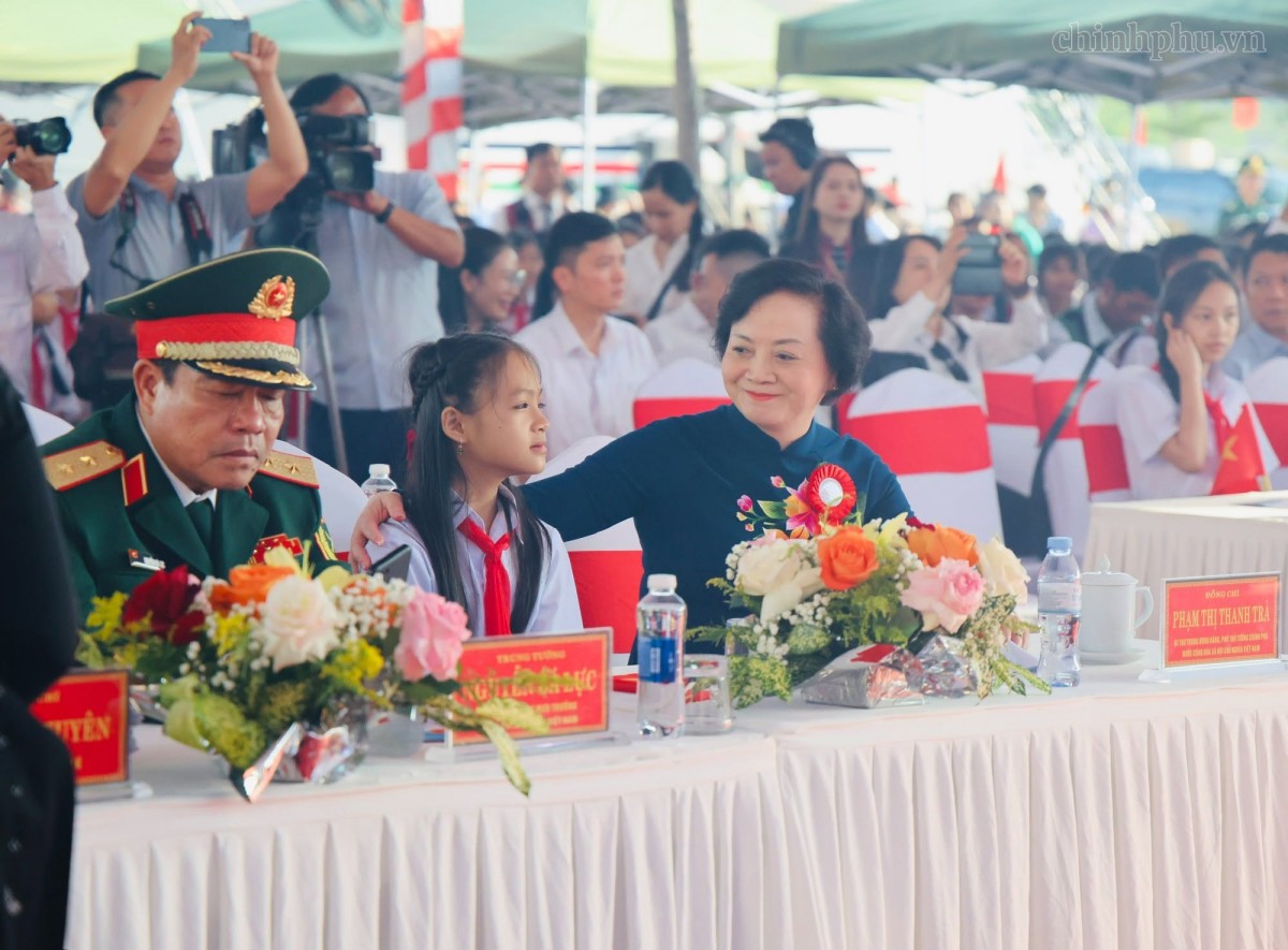 Phó Thủ tướng Phạm Thị Thanh Trà dự khai giảng ở A Lưới Phó Thủ tướng Phạm Thị Thanh Trà dự khai giảng ở A Lưới