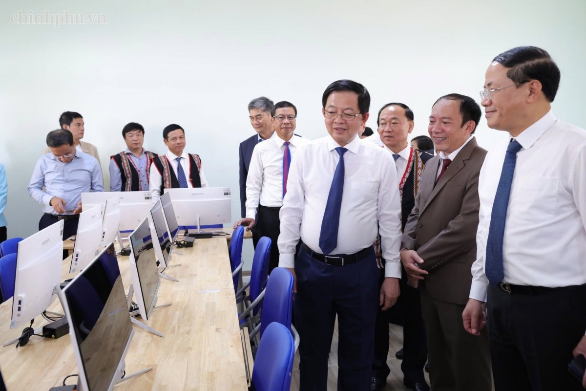 Phó Thủ tướng Hồ Quốc Dũng dự khai giảng trường nội trú vùng biên Gia Lai