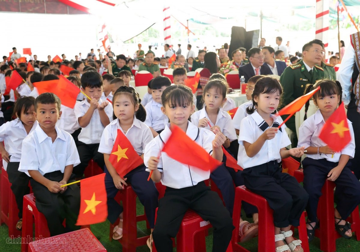 Phó Thủ tướng Hồ Quốc Dũng dự khai giảng trường nội trú vùng biên Gia Lai