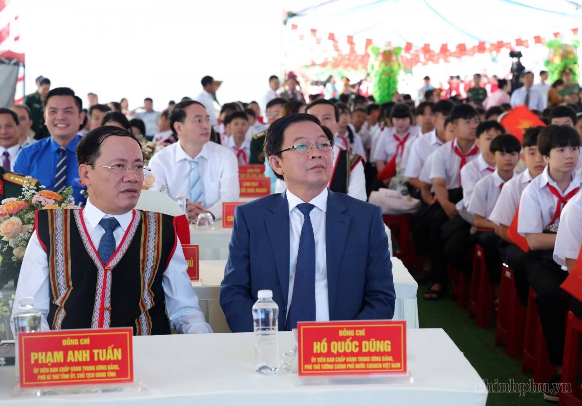 Phó Thủ tướng Hồ Quốc Dũng dự khai giảng trường nội trú vùng biên Gia Lai
