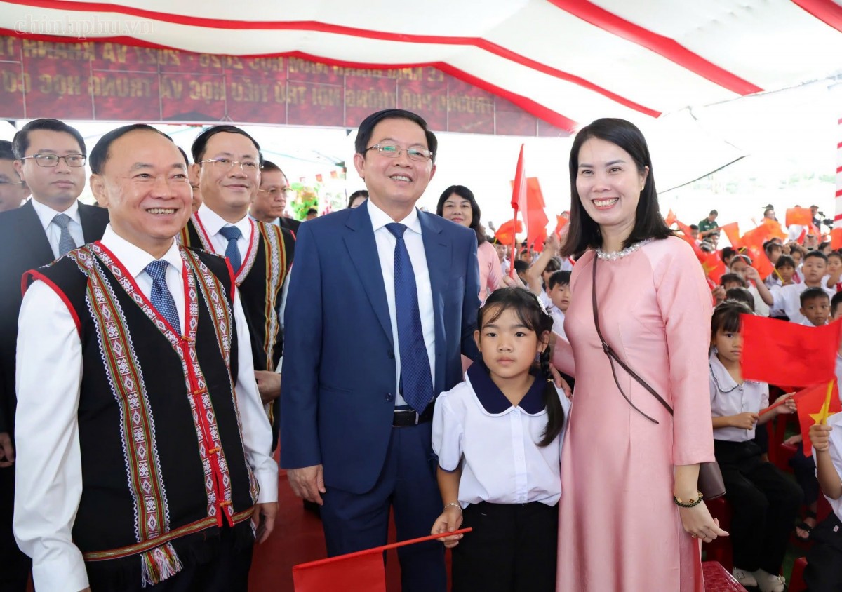 Phó Thủ tướng Hồ Quốc Dũng dự khai giảng trường nội trú vùng biên Gia Lai