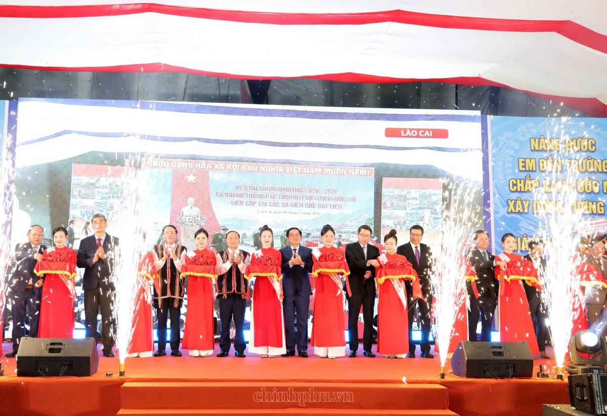 Phó Thủ tướng Hồ Quốc Dũng dự khai giảng trường nội trú vùng biên Gia Lai