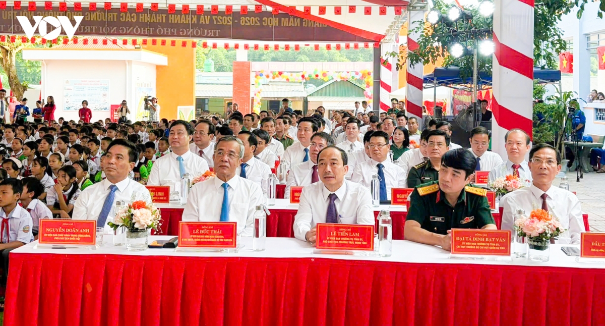lanh dao Dang, nha nuoc du le khanh thanh diem truong va khai giang nam hoc moi hinh anh 30
