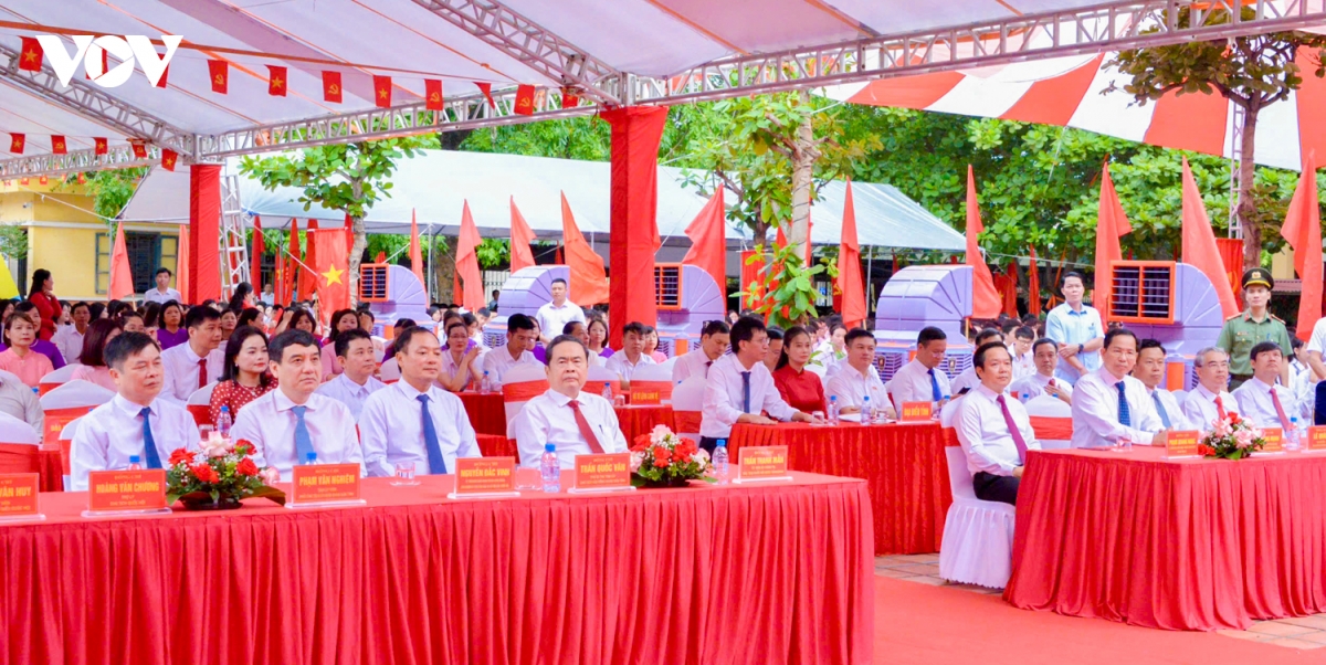 lanh dao Dang, nha nuoc du le khanh thanh diem truong va khai giang nam hoc moi hinh anh 8
