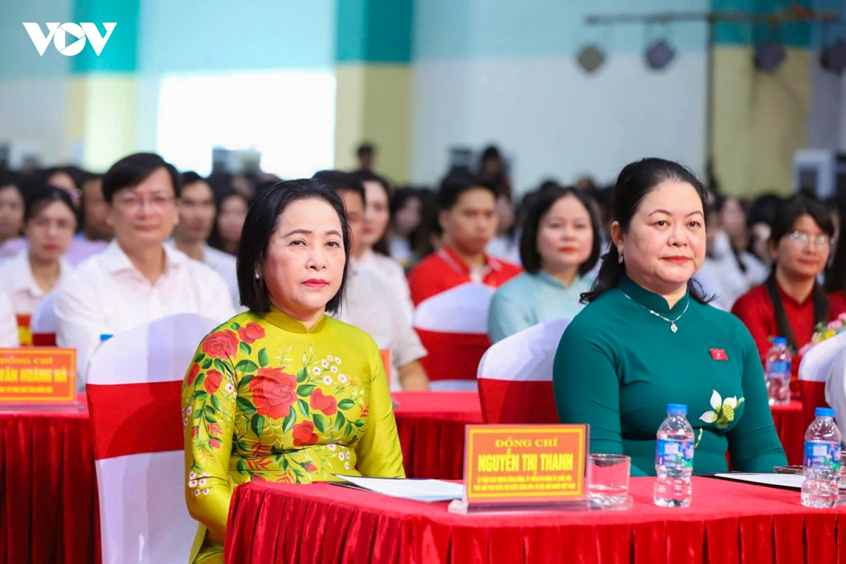 lanh dao Dang, nha nuoc du le khanh thanh diem truong va khai giang nam hoc moi hinh anh 29