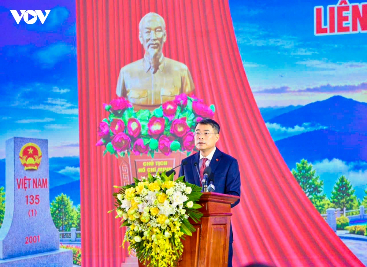 lanh dao Dang, nha nuoc du le khanh thanh diem truong va khai giang nam hoc moi hinh anh 3