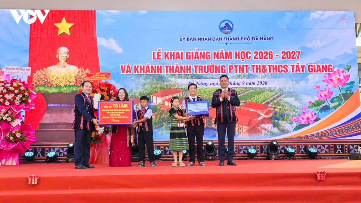lanh dao Dang, nha nuoc du le khanh thanh diem truong va khai giang nam hoc moi hinh anh 27