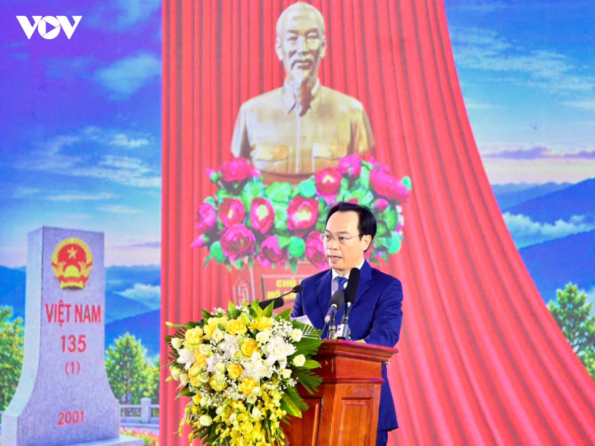 lanh dao Dang, nha nuoc du le khanh thanh diem truong va khai giang nam hoc moi hinh anh 32