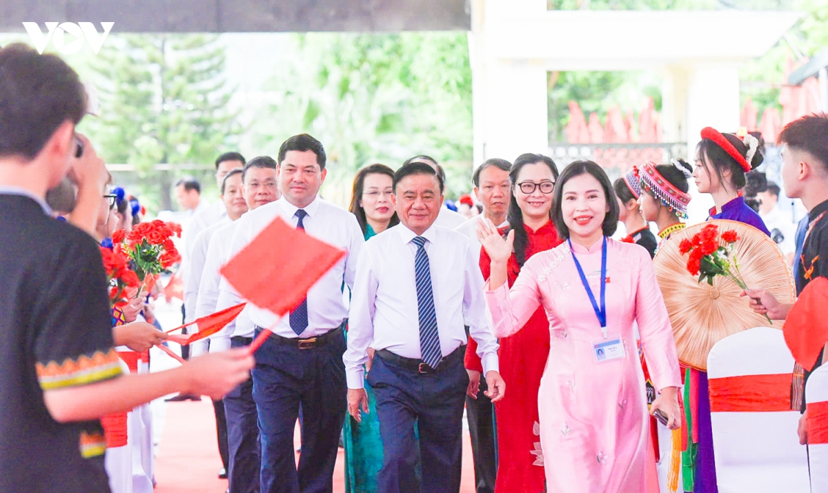 lanh dao Dang, nha nuoc du le khanh thanh diem truong va khai giang nam hoc moi hinh anh 11