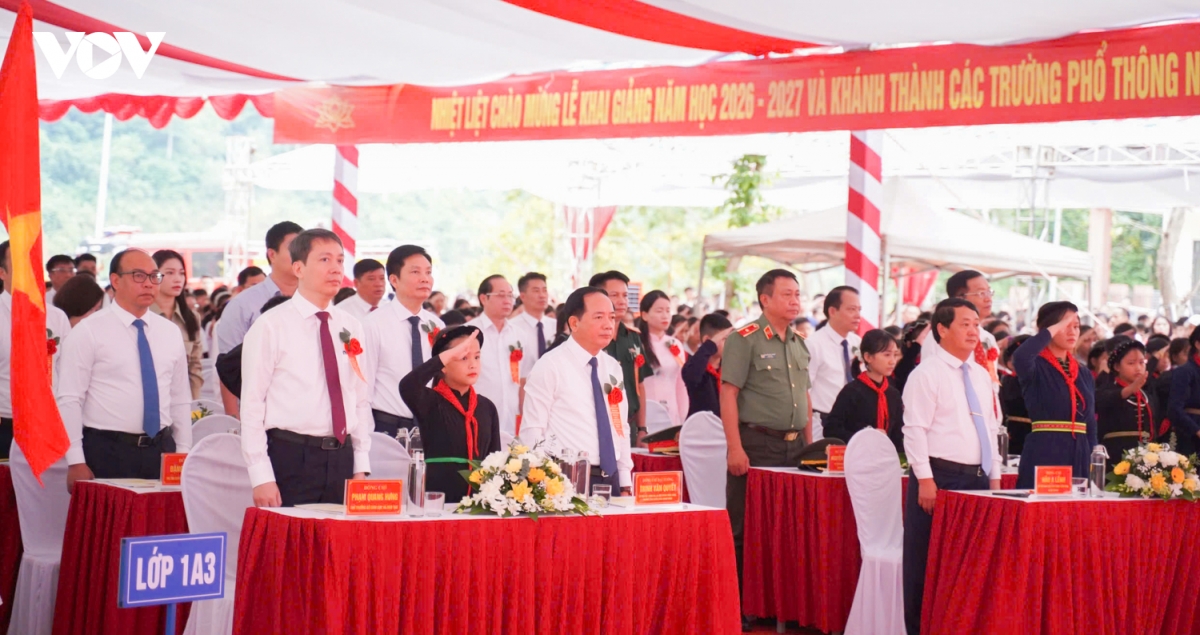 lanh dao Dang, nha nuoc du le khanh thanh diem truong va khai giang nam hoc moi hinh anh 15