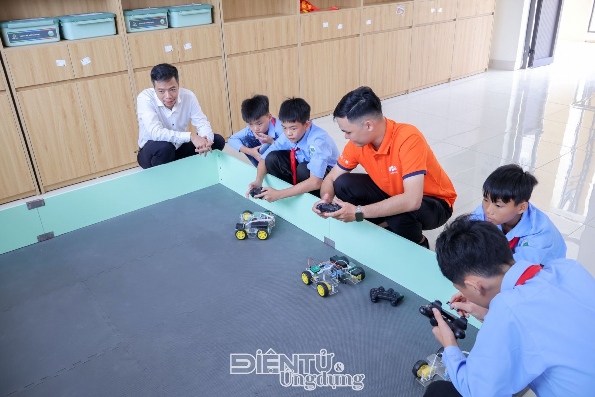 Phòng học STEM, nơi mở cánh cửa công nghệ đến với thế hệ tương lai