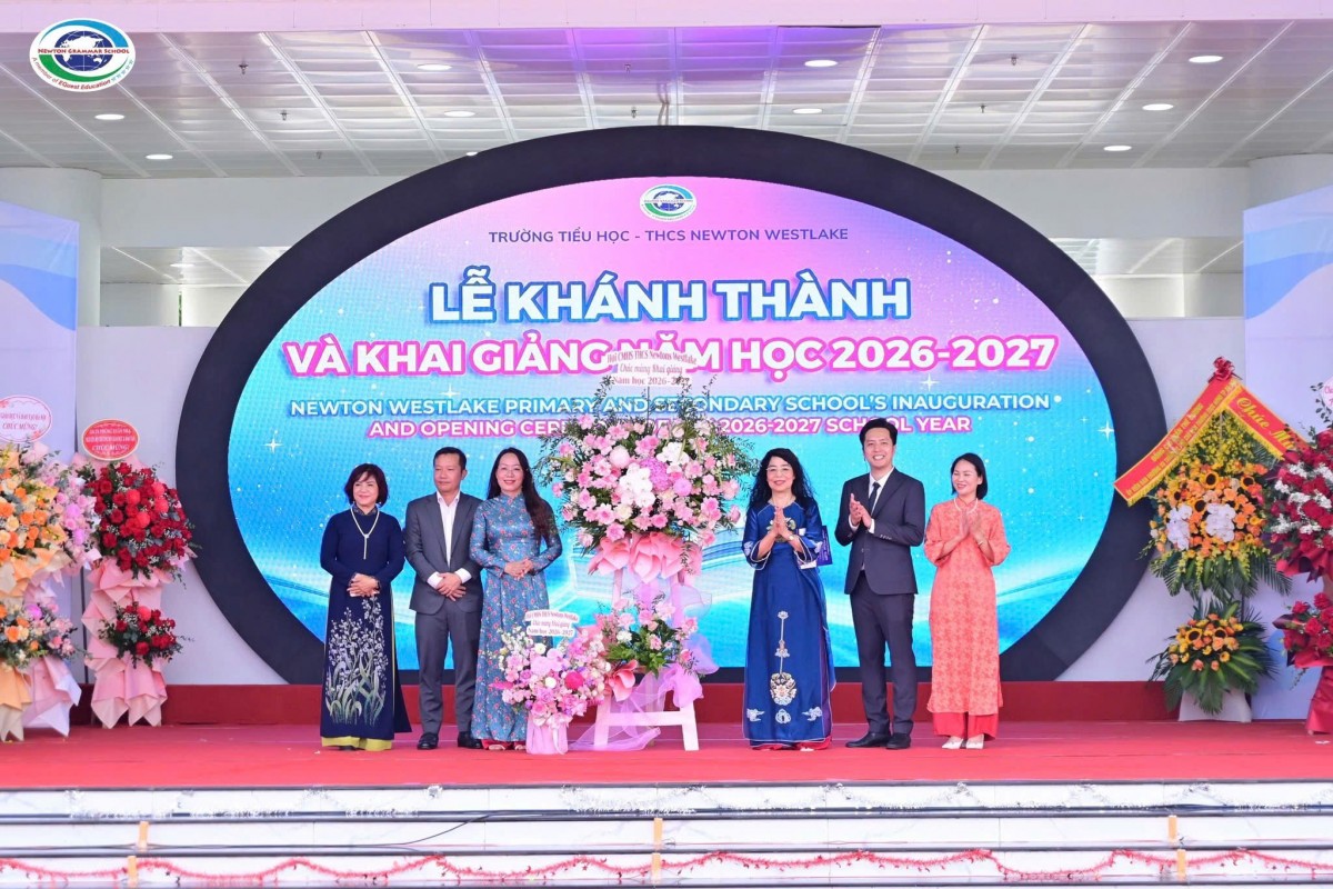 Học sinh Hà Nội náo nức bước vào năm học mới