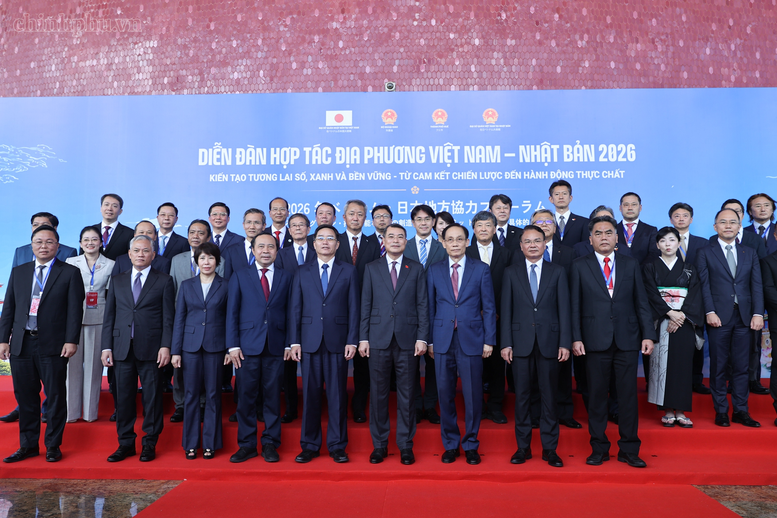 Thủ tướng chụp ảnh lưu niệm cùng các đại biểu - Ảnh: chinhphu.vn/Nhật Bắc.