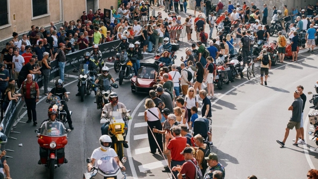 Hơn 60.000 người đến tham dự chuỗi lễ hội Moto Guzzi World Days 2026