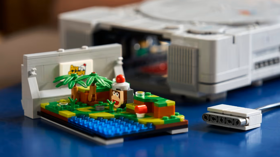 PlayStation 1 phiên bản xếp hình có cài sẵn 2 tựa game. Ảnh: Lego.