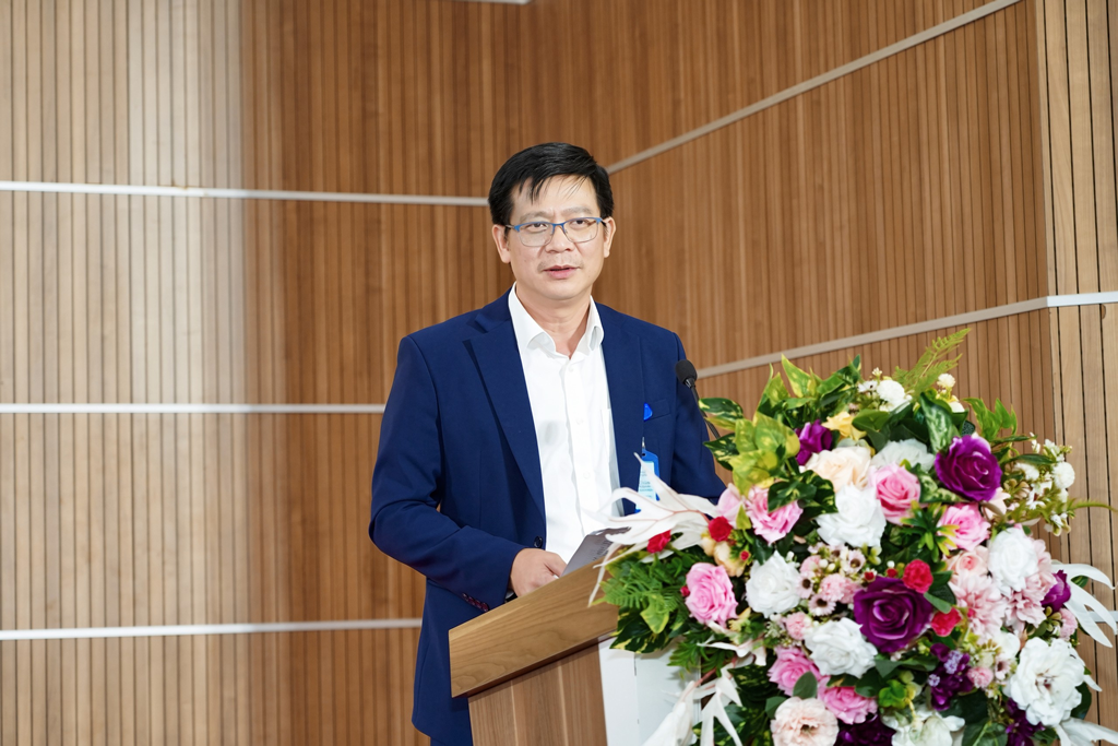 Cục trưởng Cục Tần số vô tuyến điện Lê Văn Tuấn phát biểu tại phiên đấu giá băng tần 900 MHz ngày 9/9. Cục trưởng Cục Tần số vô tuyến điện Lê Văn Tuấn phát biểu tại phiên đấu giá băng tần 900 MHz ngày 9/9.