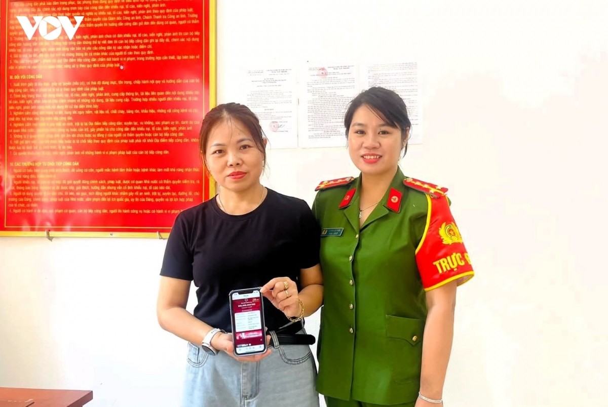 Nhận nhầm 300 triệu đồng, cô giáo nhờ công an tìm người trả