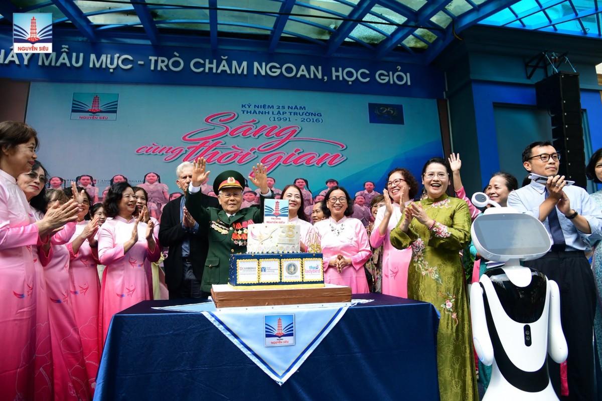 Nhiều hoạt động ý nghĩa kỷ niệm 35 năm thành lập trường Nguyễn Siêu Nhiều hoạt động ý nghĩa kỷ niệm 35 năm thành lập trường Nguyễn Siêu