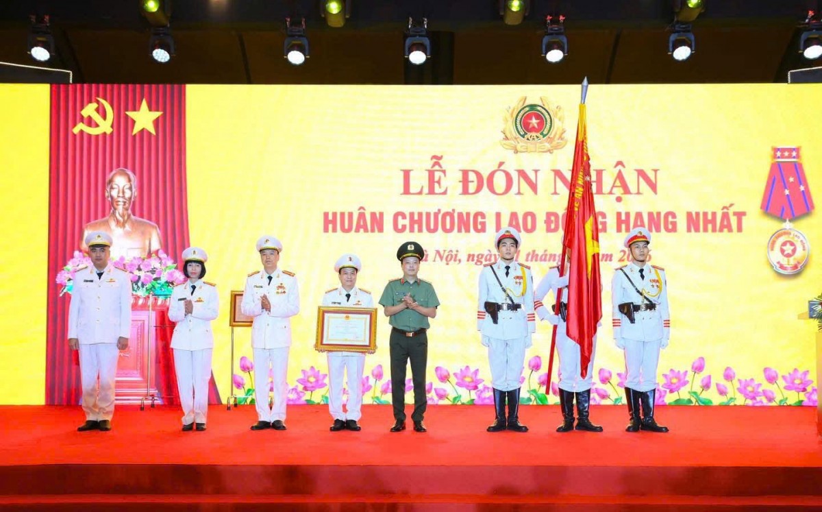 Bệnh viện 19-8 kỷ niệm 65 năm ngày truyền thống và đón nhận Huân chương Lao động hạng Nhất Bệnh viện 19-8 kỷ niệm 65 năm ngày truyền thống và đón nhận Huân chương Lao động hạng Nhất