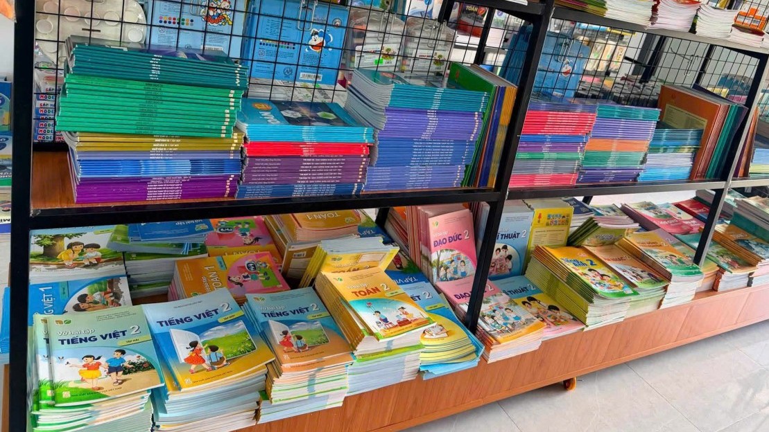 Phó Thủ tướng yêu cầu đủ sách giáo khoa, bán đúng giá niêm yết