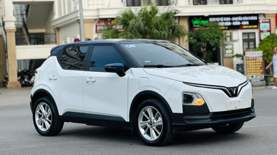 Thị trường xe Việt tháng 8: Mitsubishi Triton vượt Ford Ranger