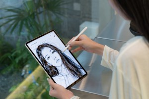 Trên tay HONOR Pad V9: tablet AI mỏng nhẹ, màn hình 2.8K 144Hz cùng pin 10.100mAh