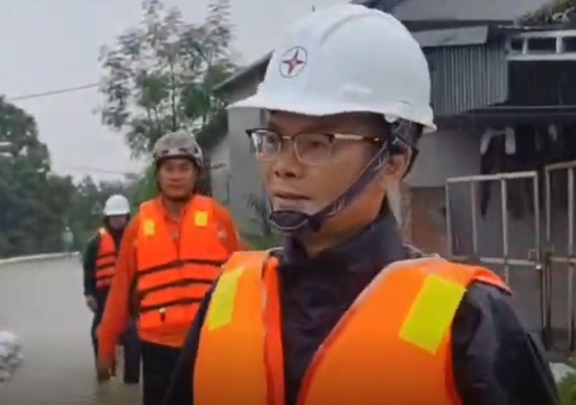 Đội quản lý điện Xuân Mai căng sức trong mưa bão, đảm bảo tuyệt đối an toàn điện khu vực