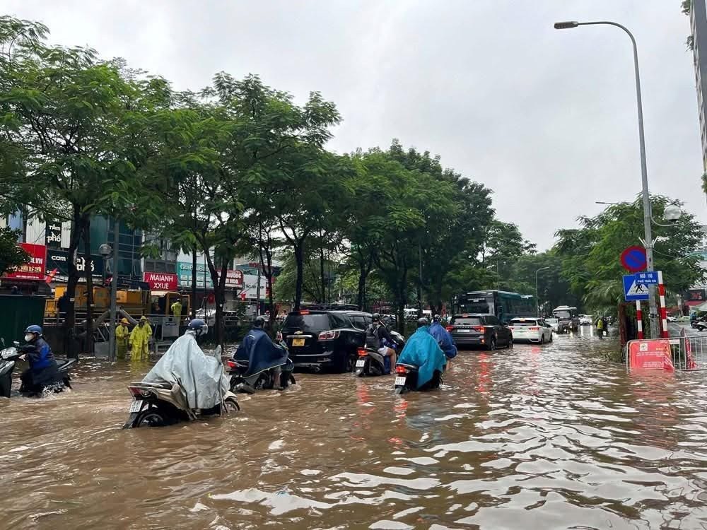Một đoạn đường ngập trên địa bàn phường Tây Mỗ Một đoạn đường ngập trên địa bàn phường Tây Mỗ