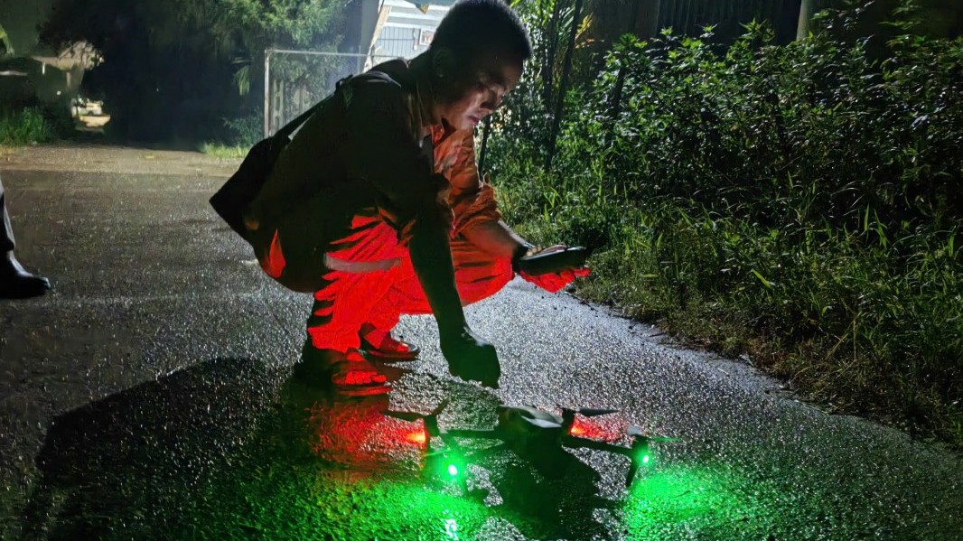 Điện lực Thạch Thất dùng công nghệ để giám sát mưa bão giữ an toàn lưới điện