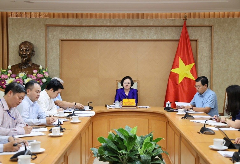 Phó Thủ tướng Phạm Thị Thanh Trà làm việc với Bộ Nội vụ về xây dựng Đề án cải cách chính sách tiền lương và bảo hiểm xã hội - Ảnh: chinhphu.vn/Thu Giang