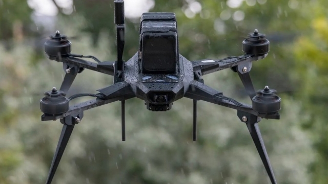 Mỹ mua 4.000 drone tấn công, một người điều khiển cả đàn