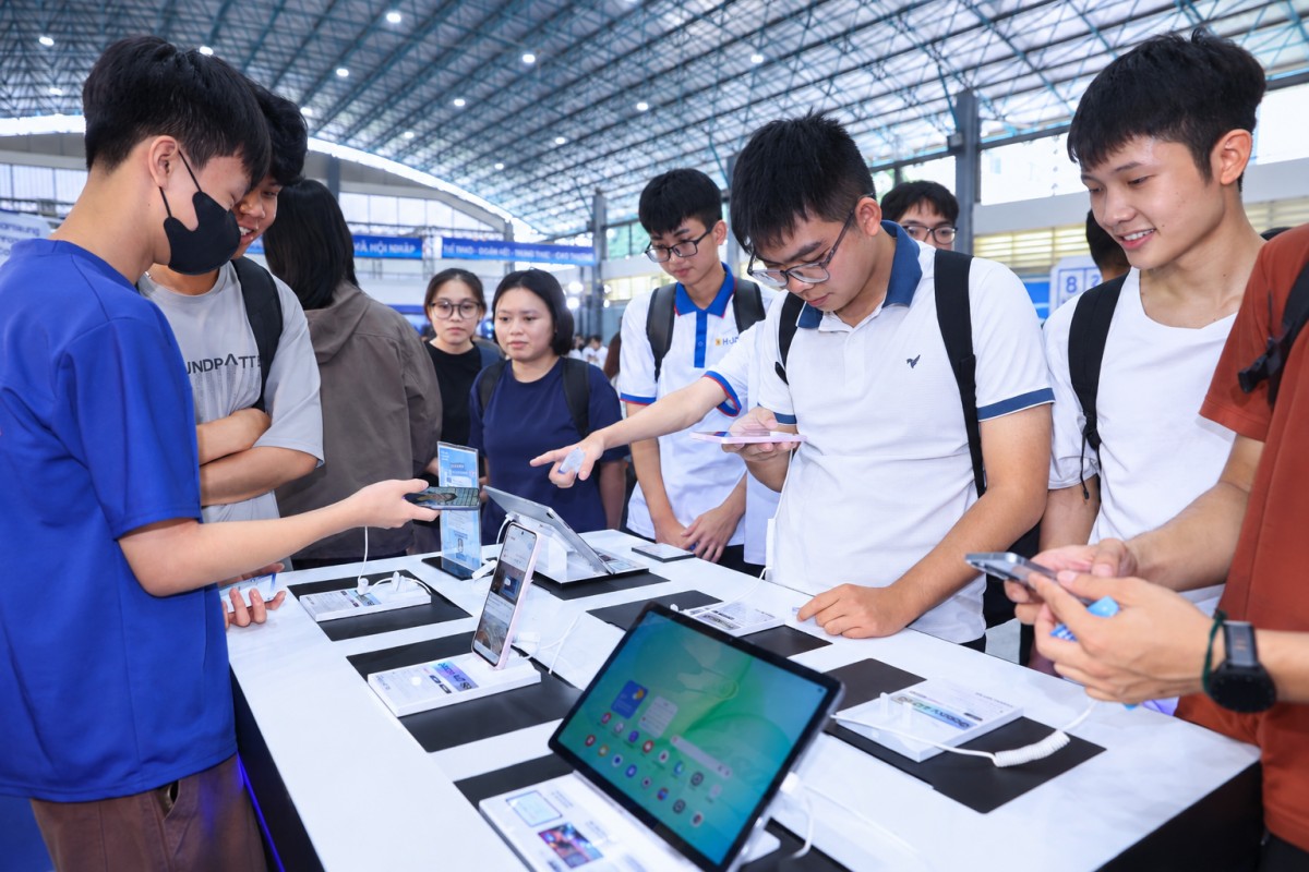 Hơn 1.000 sinh viên Hà Nội khám phá AI, IoT và bán dẫn tại SIC Tech Day 2026