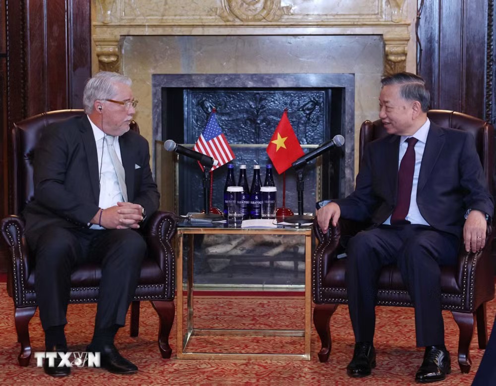 Tổng Bí thư, Chủ tịch nước Tô Lâm tiếp ông Peter J. Gibson, Chủ tịch kiêm Nhà sáng lập Tập đoàn Nebula Energy. Ảnh: Thống Nhất/TTXVN Tổng Bí thư, Chủ tịch nước Tô Lâm tiếp ông Peter J. Gibson, Chủ tịch kiêm Nhà sáng lập Tập đoàn Nebula Energy. Ảnh: Thống Nhất/TTXVN
