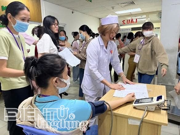 'Chạm sẻ chia. Trao hy vọng' tiếp tục đồng hành cùng phụ nữ yếu thế và dân tộc thiểu số 'Chạm sẻ chia. Trao hy vọng' tiếp tục đồng hành cùng phụ nữ yếu thế và dân tộc thiểu số