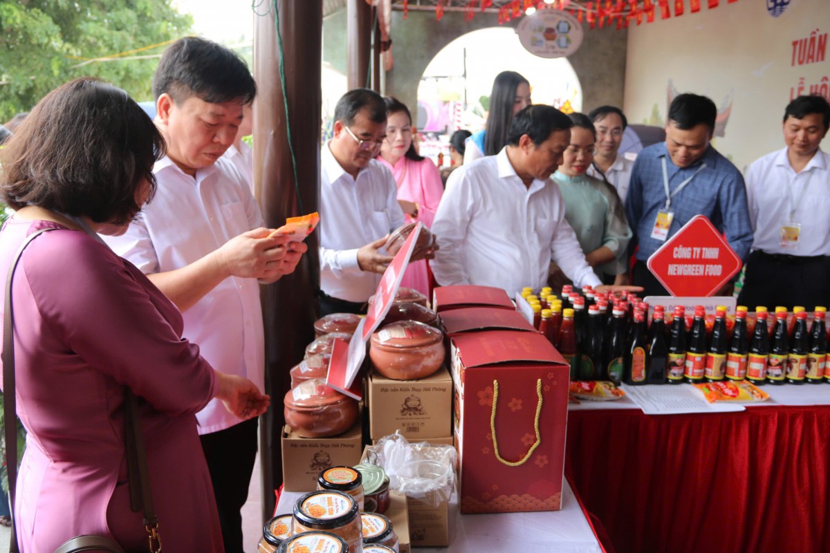 Khai mạc Tuần Văn hóa, Du lịch và Xúc tiến Thương mại Côn Sơn, Kiếp Bạc 2026 Khai mạc Tuần Văn hóa, Du lịch và Xúc tiến Thương mại Côn Sơn, Kiếp Bạc 2026