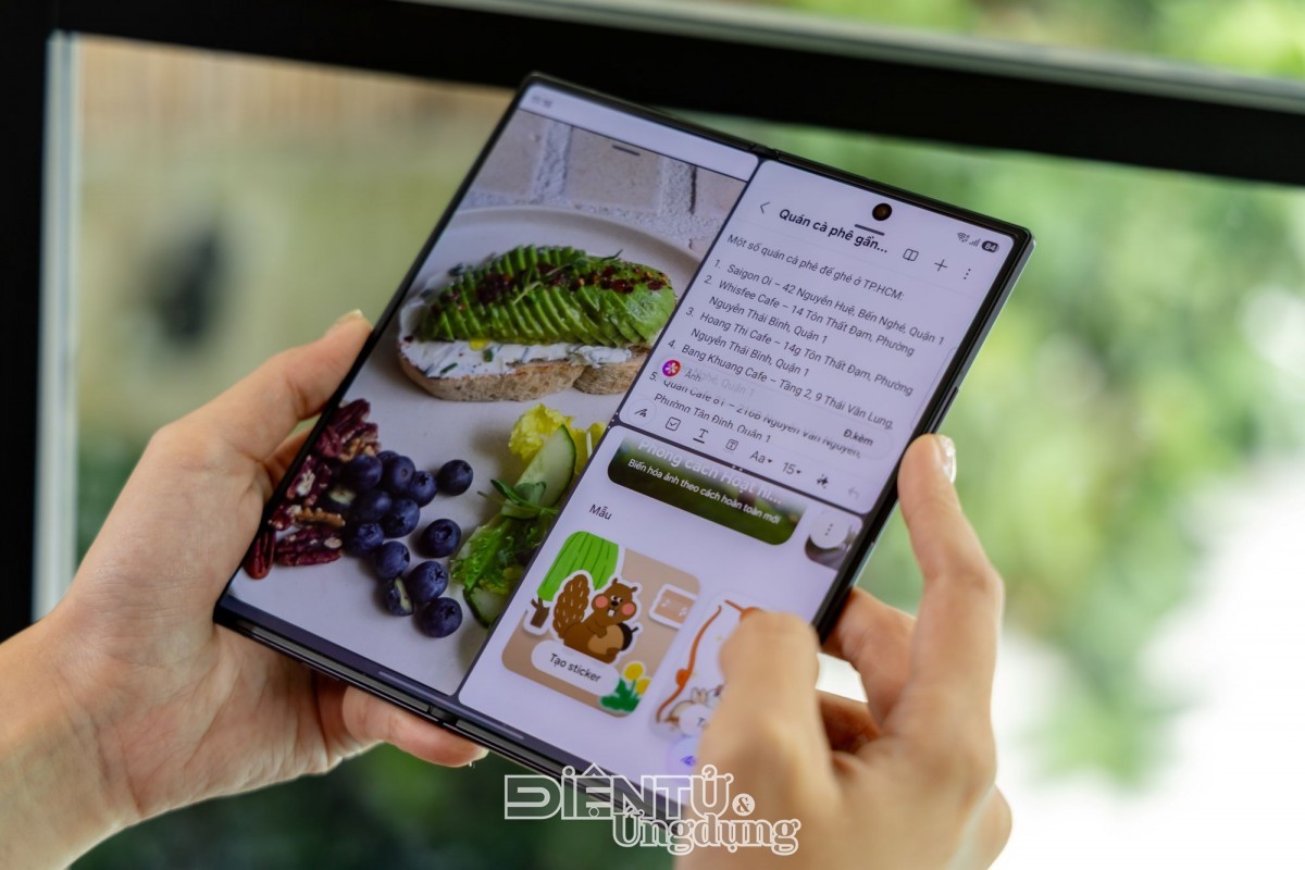 Điện thoại gập hút khách nhưng vẫn nặng, khó sửa