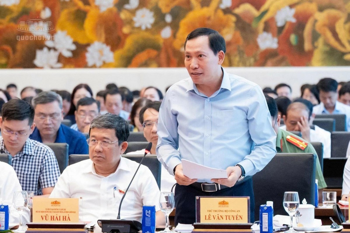 Thứ trưởng Bộ Công an Lê Văn Tuyến phát biểu giải trình, tiếp thu - (Ảnh: quochoi.vn). Thứ trưởng Bộ Công an Lê Văn Tuyến phát biểu giải trình, tiếp thu - (Ảnh: quochoi.vn).