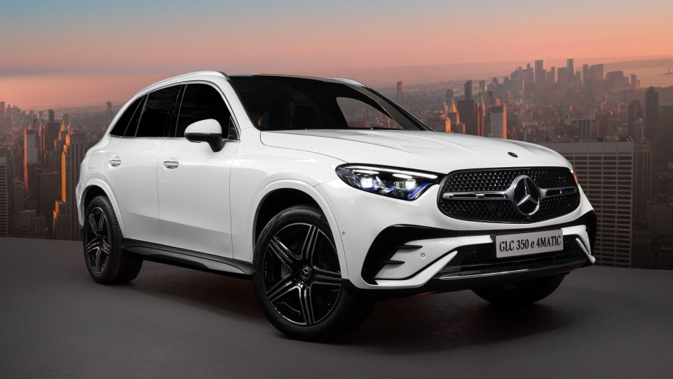 Mercedes-Benz bổ sung GLC 350e 4MATIC, giá 2,999 tỷ đồng